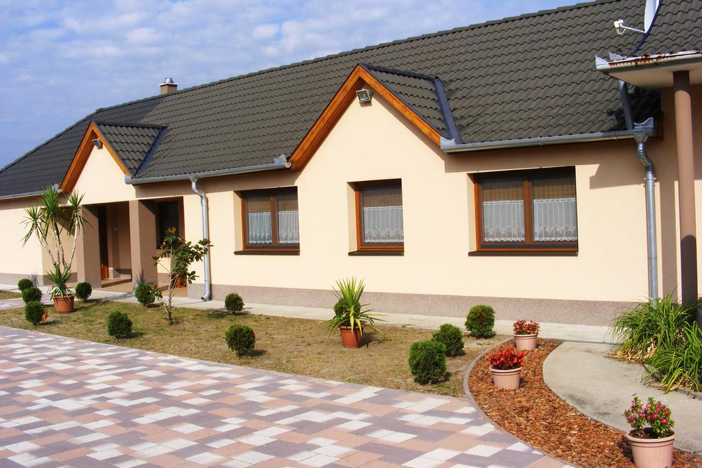 Szerencsecsillag Vendeghaz Otel Kiskoros Dış mekan fotoğraf