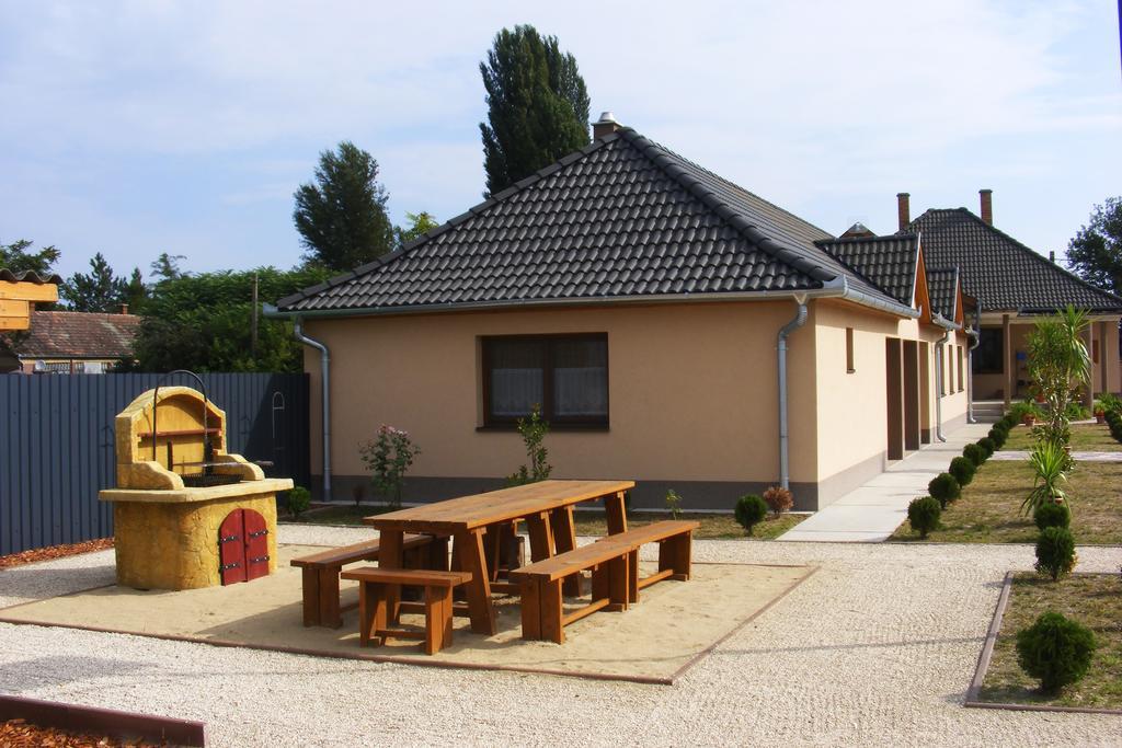 Szerencsecsillag Vendeghaz Otel Kiskoros Dış mekan fotoğraf