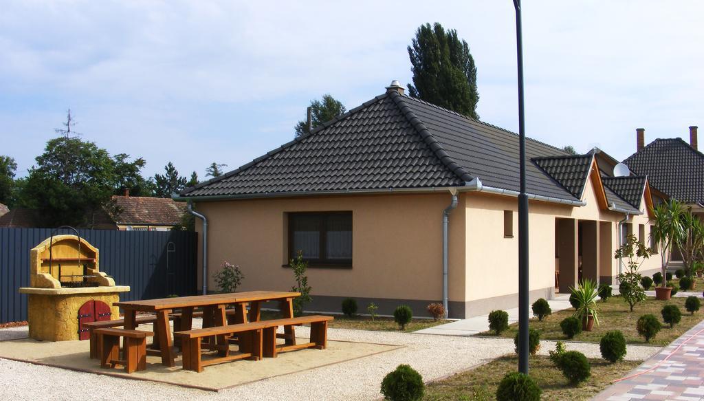 Szerencsecsillag Vendeghaz Otel Kiskoros Dış mekan fotoğraf
