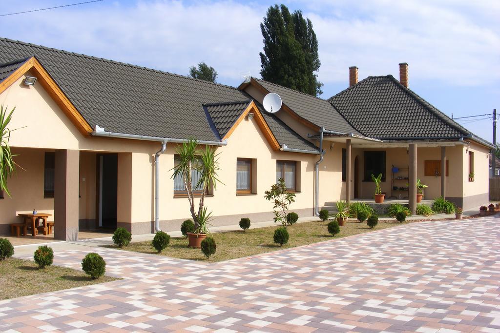 Szerencsecsillag Vendeghaz Otel Kiskoros Dış mekan fotoğraf