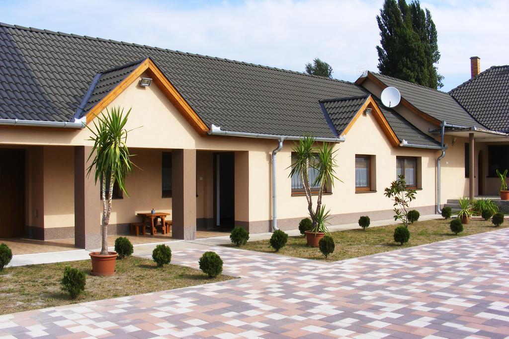 Szerencsecsillag Vendeghaz Otel Kiskoros Dış mekan fotoğraf