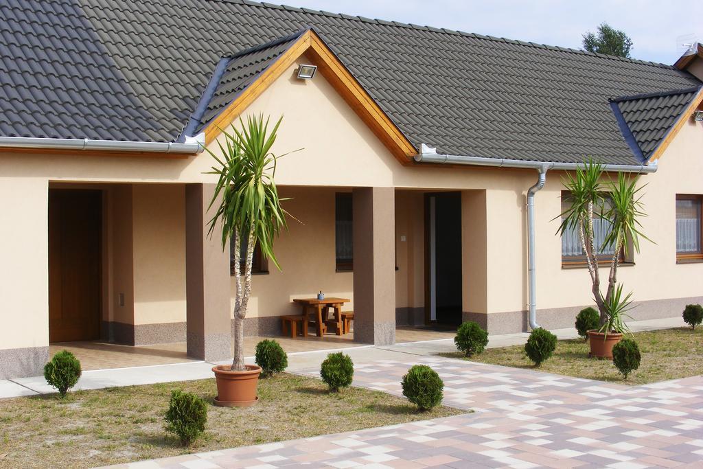 Szerencsecsillag Vendeghaz Otel Kiskoros Dış mekan fotoğraf
