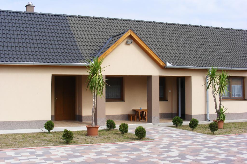 Szerencsecsillag Vendeghaz Otel Kiskoros Dış mekan fotoğraf