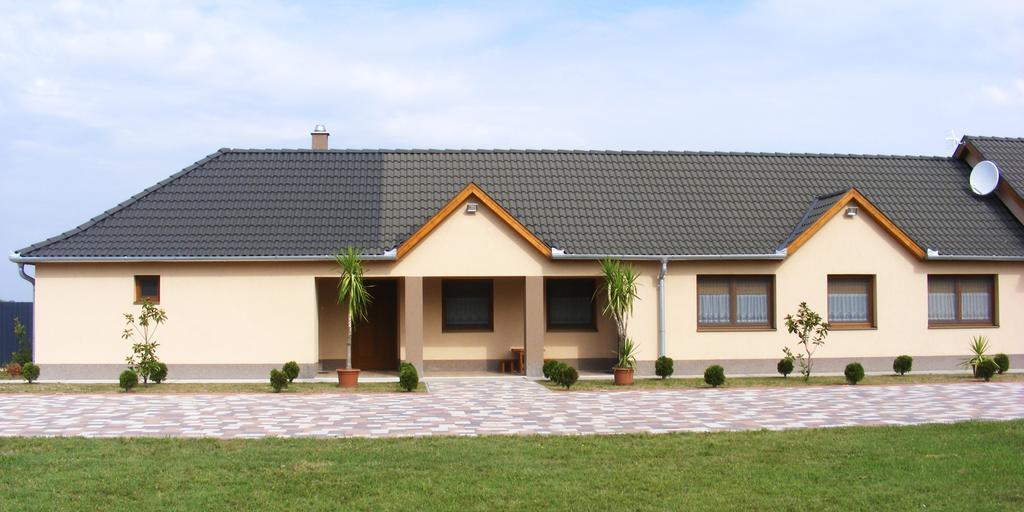 Szerencsecsillag Vendeghaz Otel Kiskoros Dış mekan fotoğraf