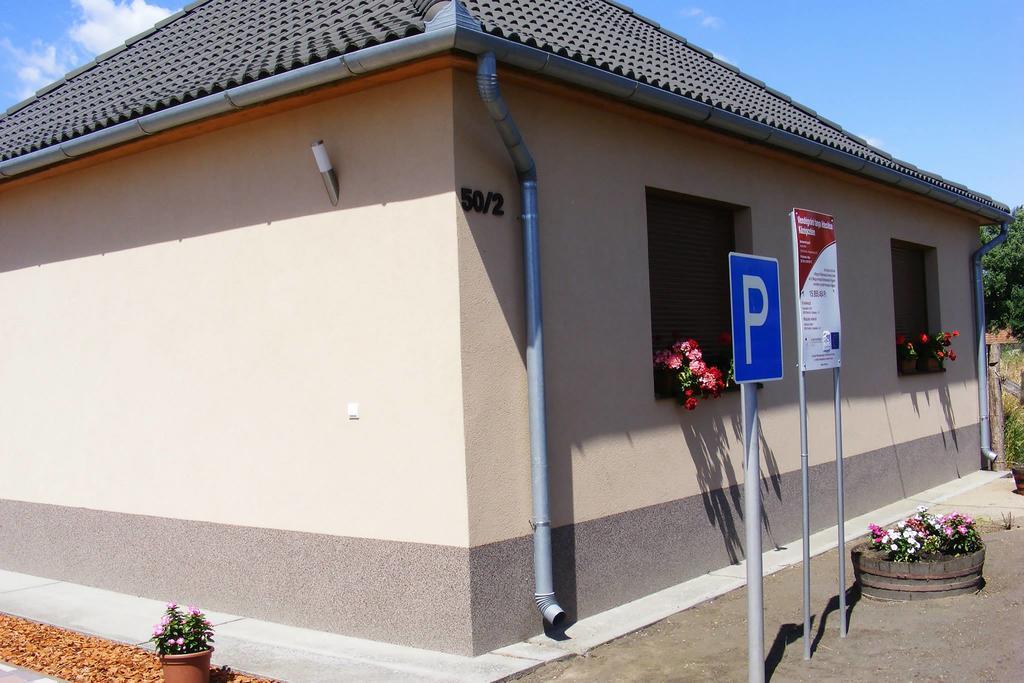 Szerencsecsillag Vendeghaz Otel Kiskoros Dış mekan fotoğraf
