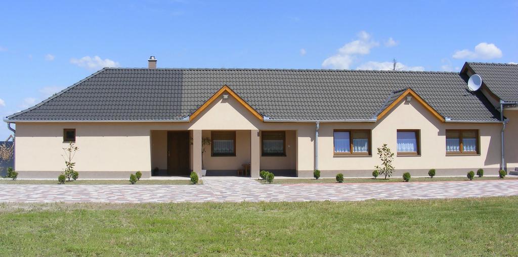 Szerencsecsillag Vendeghaz Otel Kiskoros Dış mekan fotoğraf