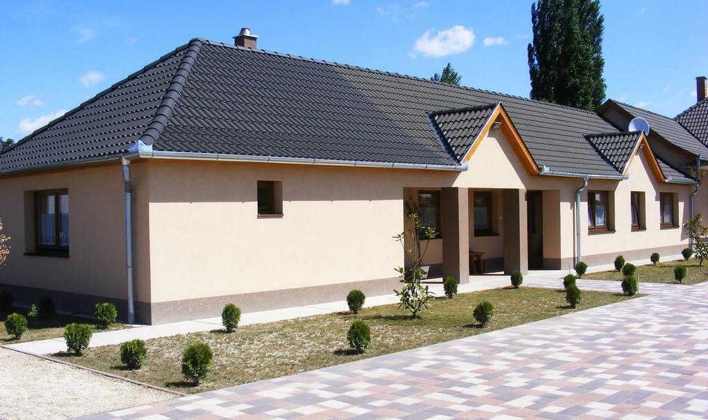 Szerencsecsillag Vendeghaz Otel Kiskoros Dış mekan fotoğraf