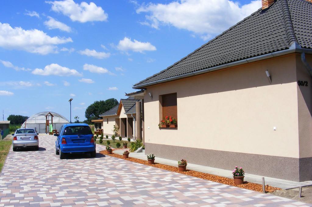 Szerencsecsillag Vendeghaz Otel Kiskoros Dış mekan fotoğraf