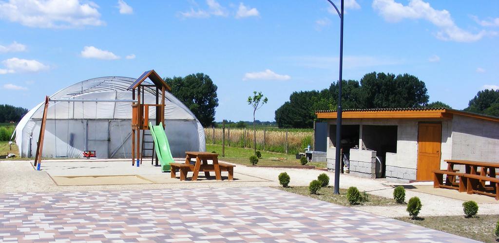 Szerencsecsillag Vendeghaz Otel Kiskoros Dış mekan fotoğraf