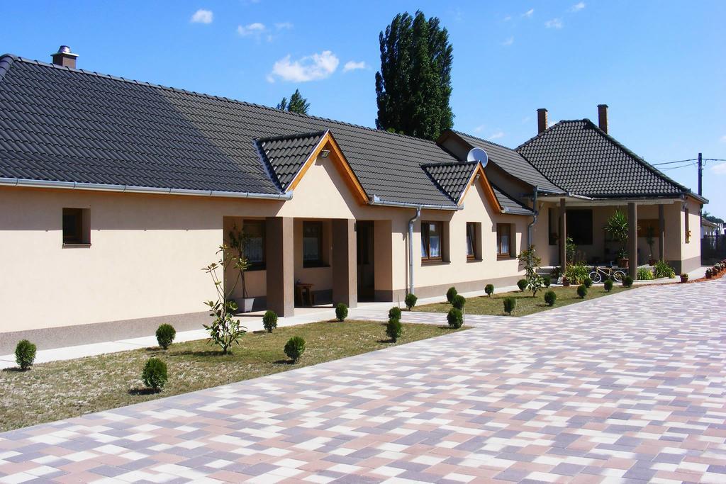 Szerencsecsillag Vendeghaz Otel Kiskoros Dış mekan fotoğraf
